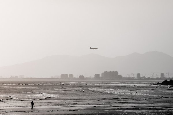 国家允许配资的公司 旅途中穿行于不同空间，车辙是写给大地的情书丨新春书摘